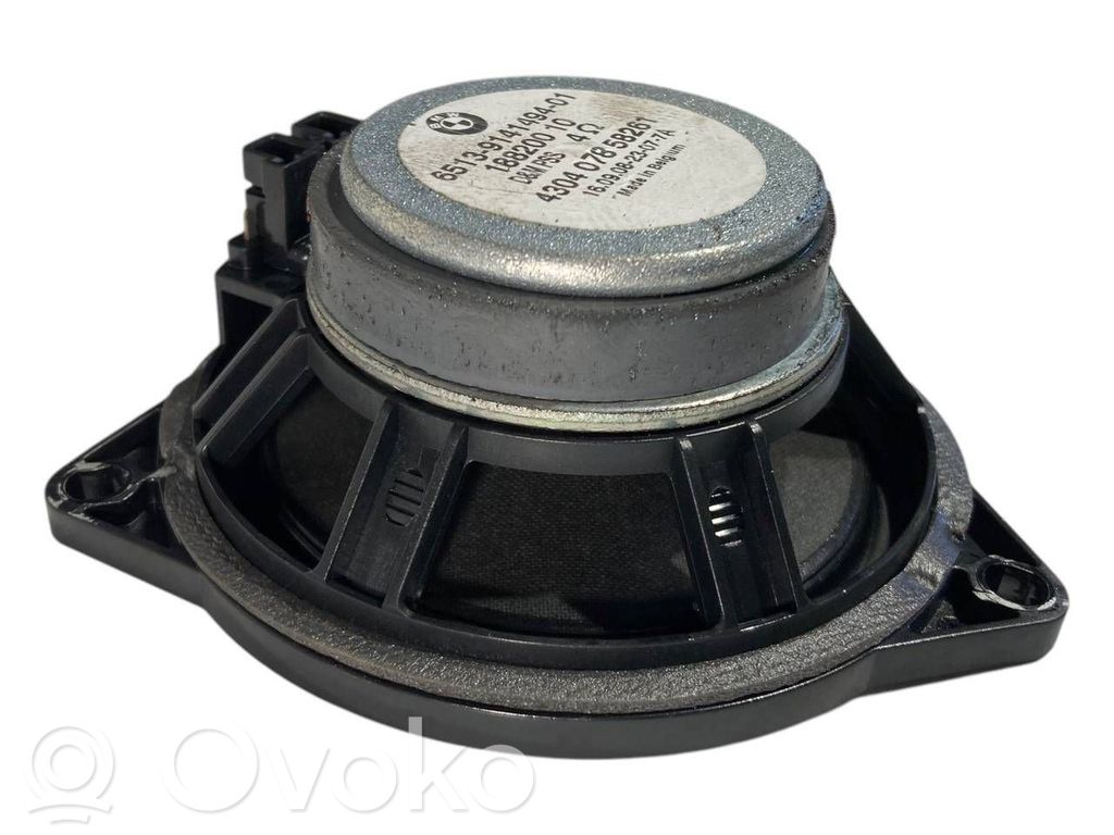 Skaļrunis (-i) priekšējās durvīs