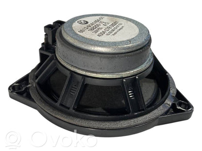 Skaļrunis (-i) priekšējās durvīs