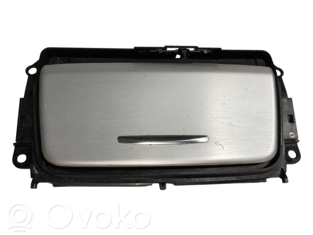 Пепельница (передняя)