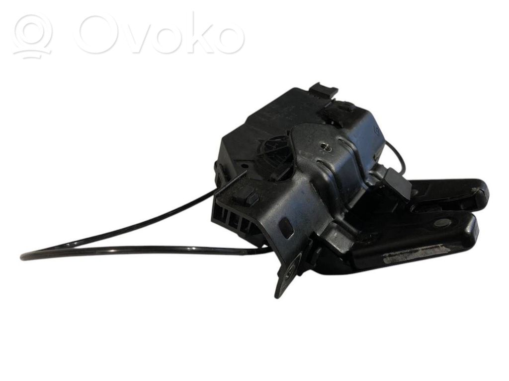 Aizmugurējā pārsega slēdzene