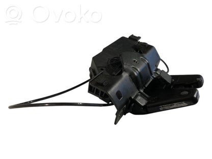 Aizmugurējā pārsega slēdzene