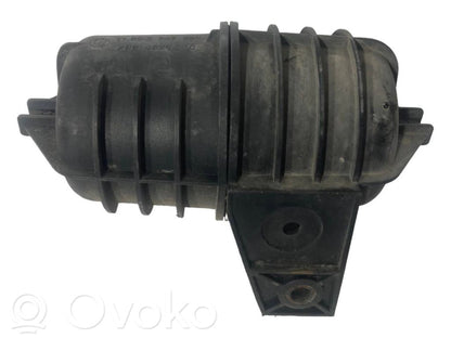 Vacuum air tank