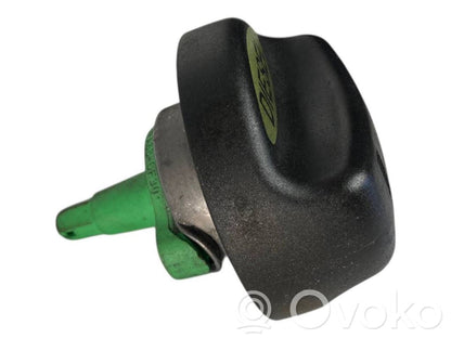 Aizskrūvējams degvielas tvertnes vāciņš