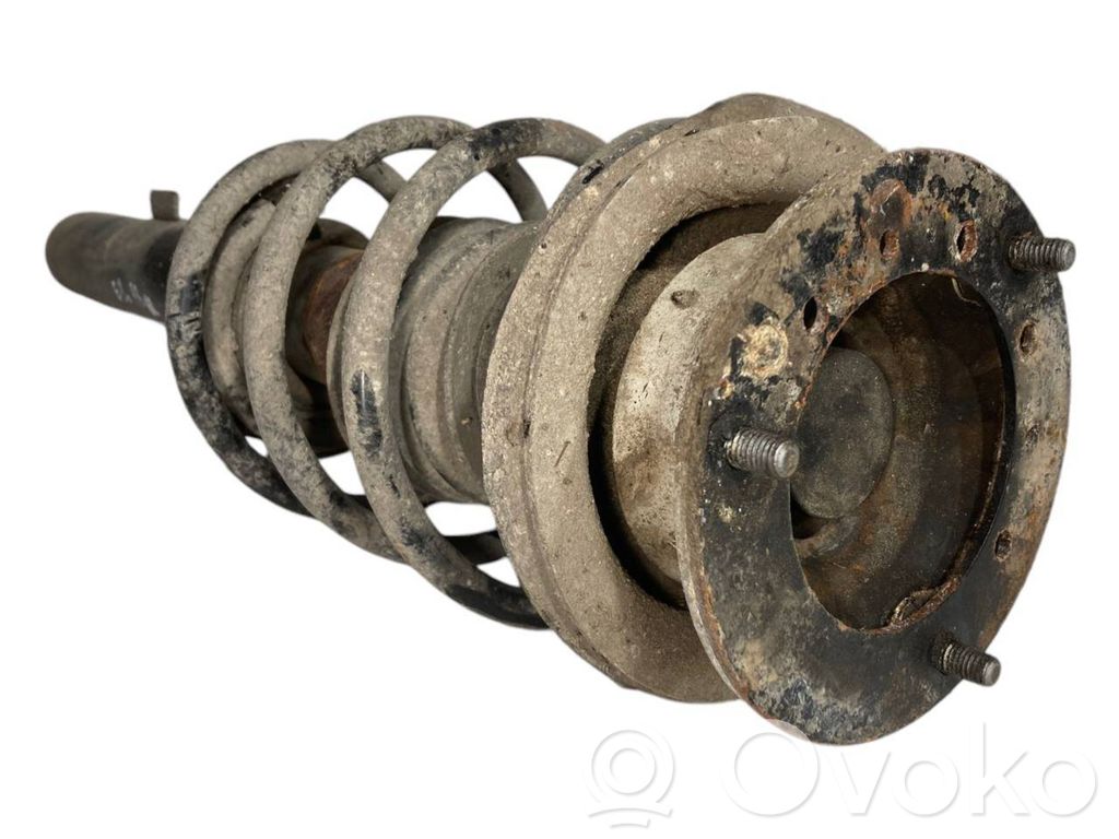 Priekšpusē amortizators ar atsperi