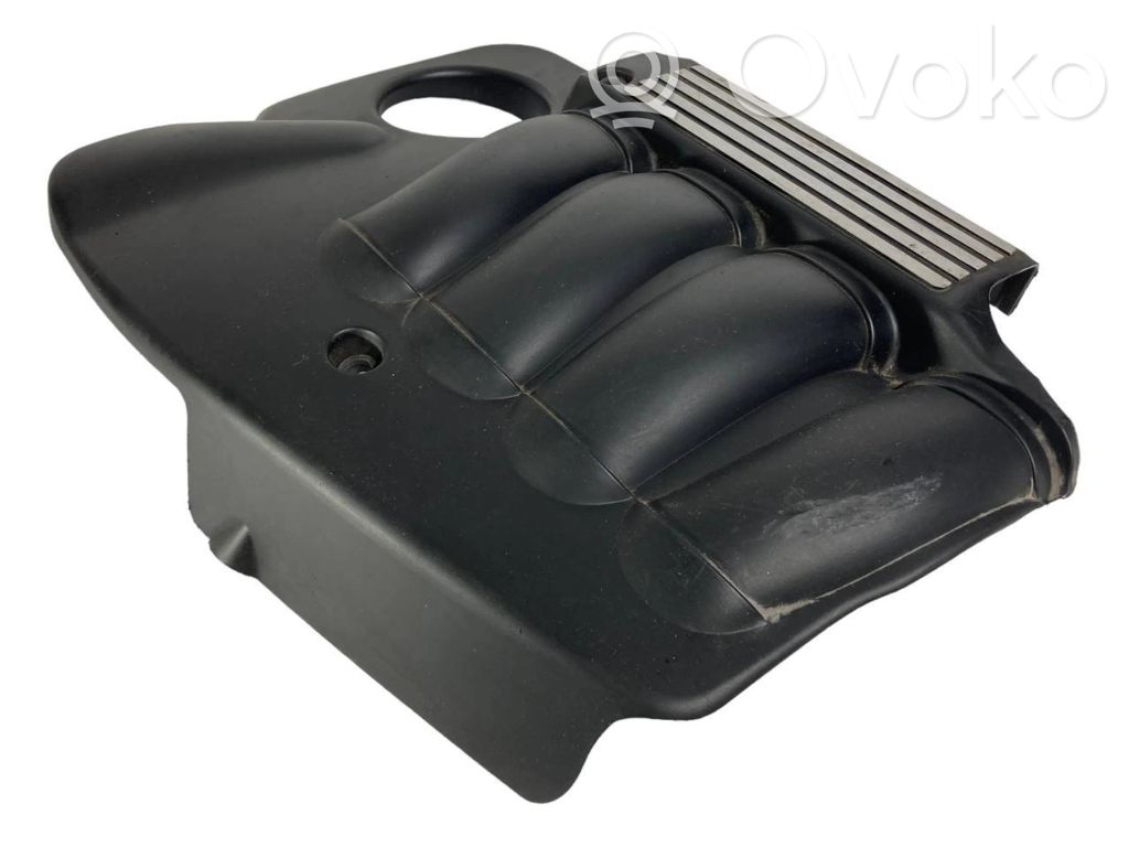 Dzinēja pārsegs (dekoratīva apdare)