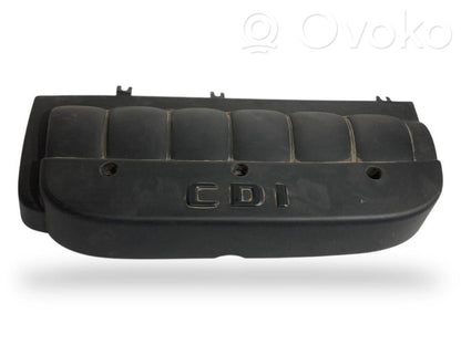 Dzinēja pārsegs (dekoratīva apdare)