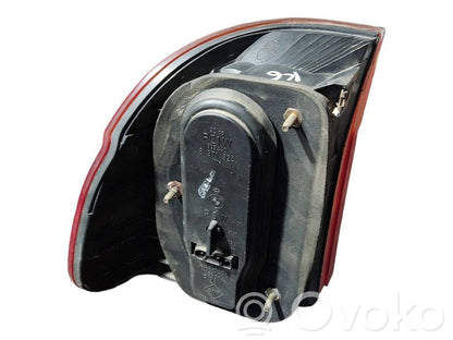 Aizmugurējais lukturis virsbūvē