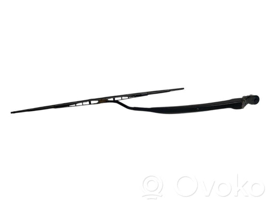 Priekšējā loga tīrītāja kājiņa