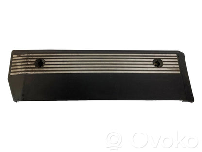 Engine cover (decorative trim)