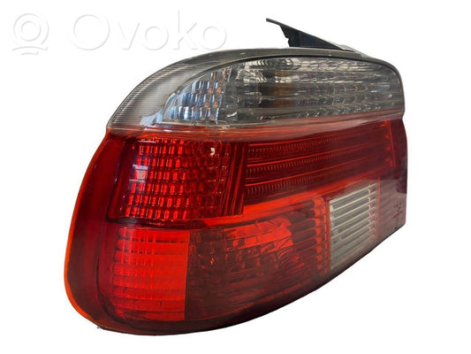 Задний фонарь в кузове