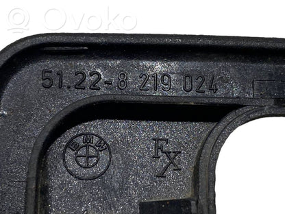 Cita veida aizmugurē durvju dekoratīvās apdares detaļas