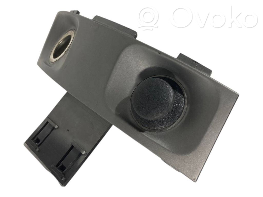 Прикуриватель сзади