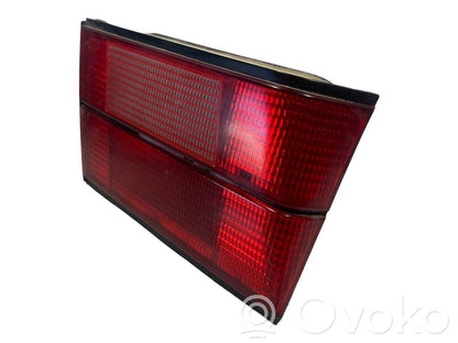 Aizmugurējais lukturis pārsegā