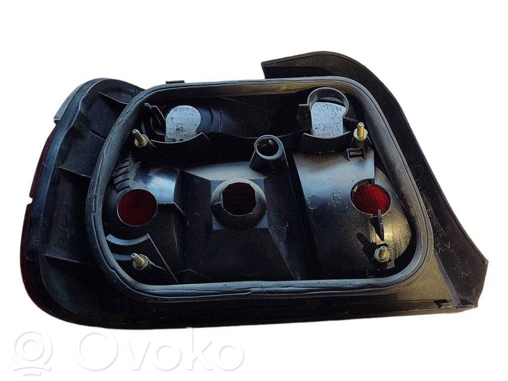 Задний фонарь в кузове