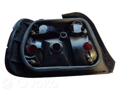 Задний фонарь в кузове