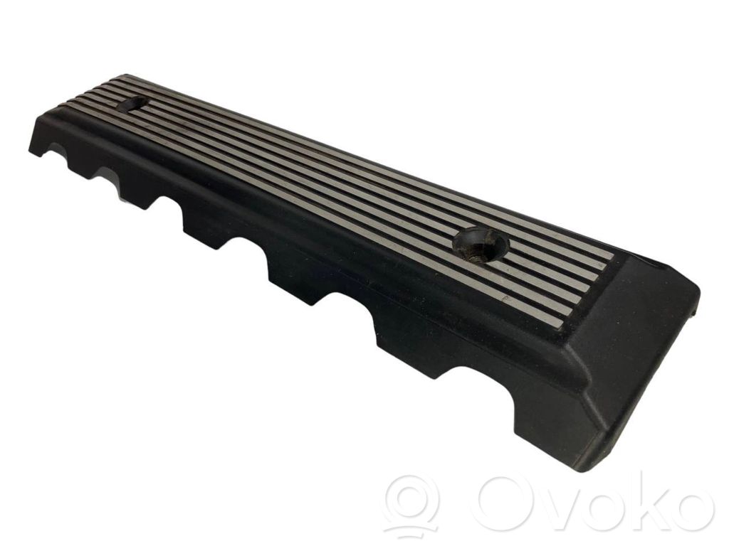 Engine cover (decorative trim)