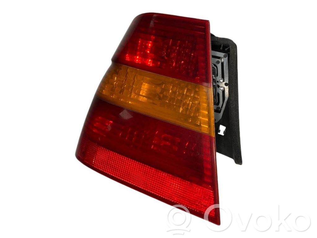 Aizmugurējais lukturis virsbūvē