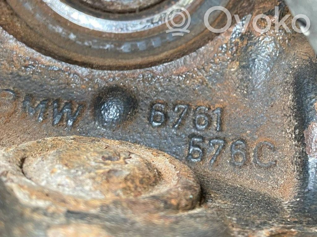 Priekšējā riteņa rumbas vārpstas šarnīrs (stupica, capfa)