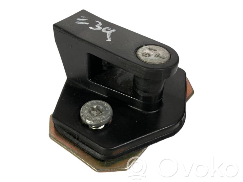 Aizmugurē slēdzenes cilpa