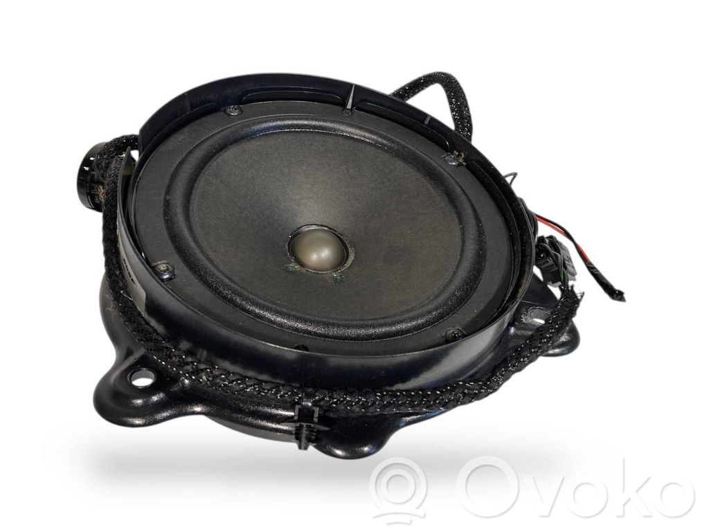 Speaker(s) in front door