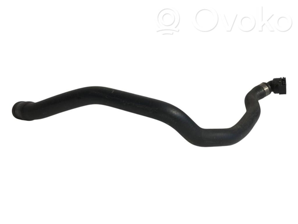 Caurulīte (-es) / šļūtene (-es)