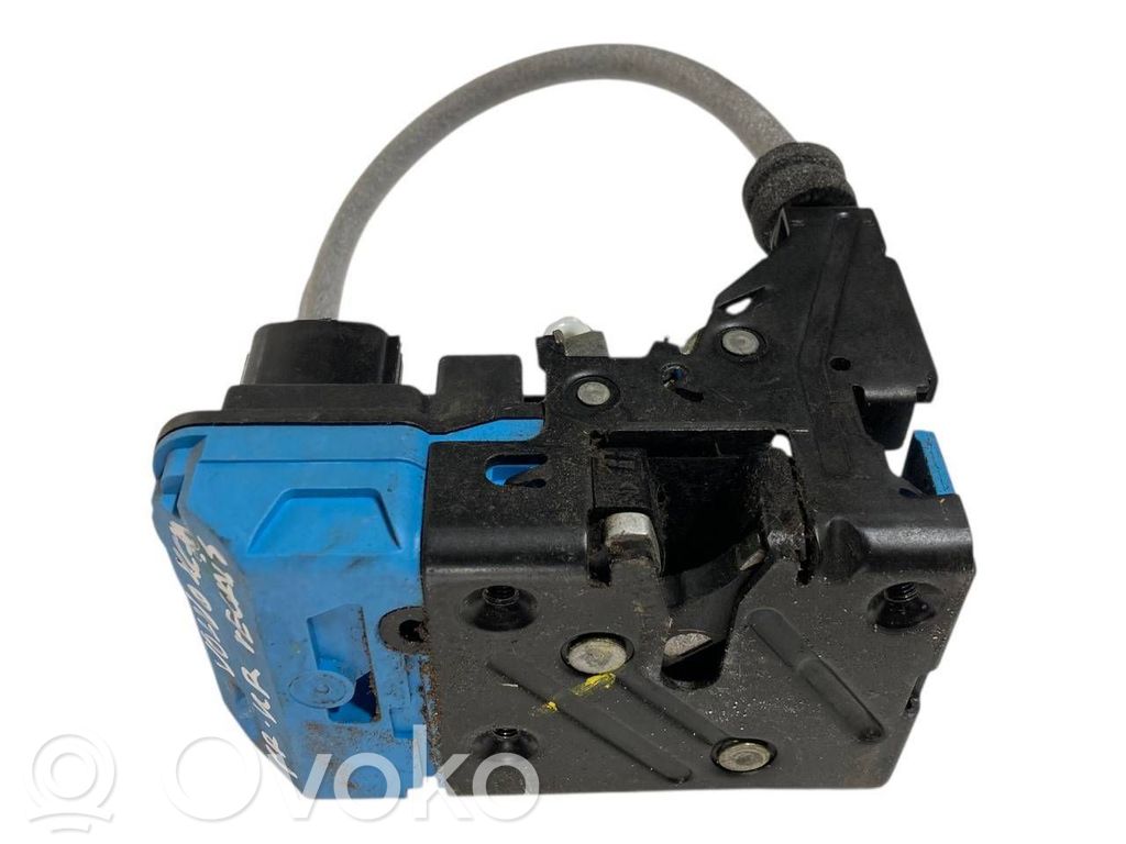 Priekšpusē slēdzene