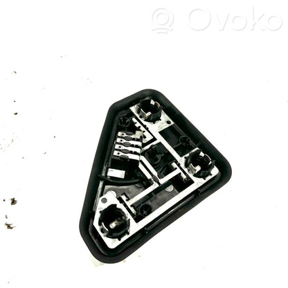 Aizmugures spuldzes vāka turētājs