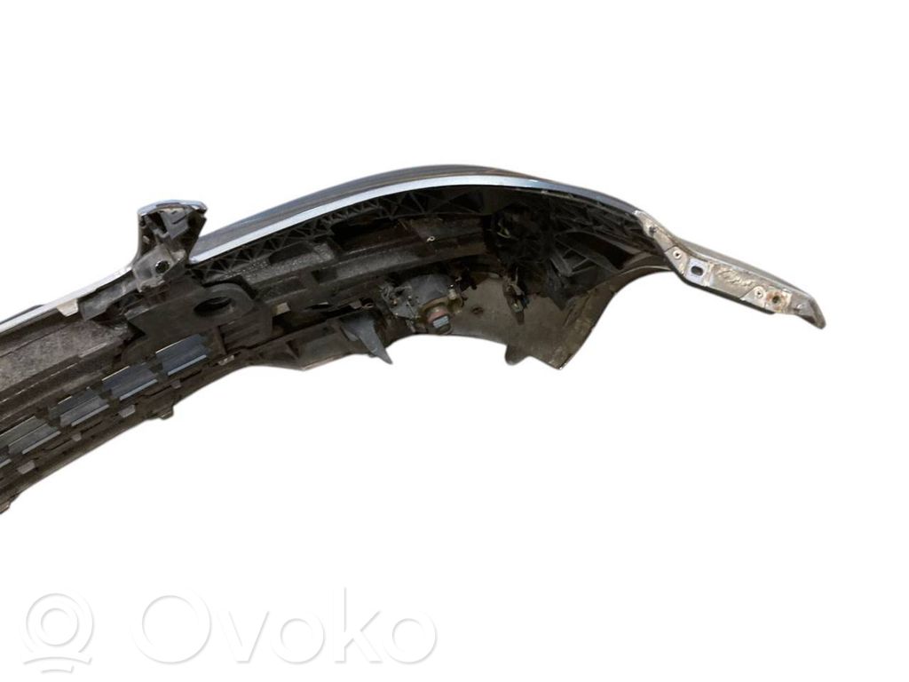 Передний бампер