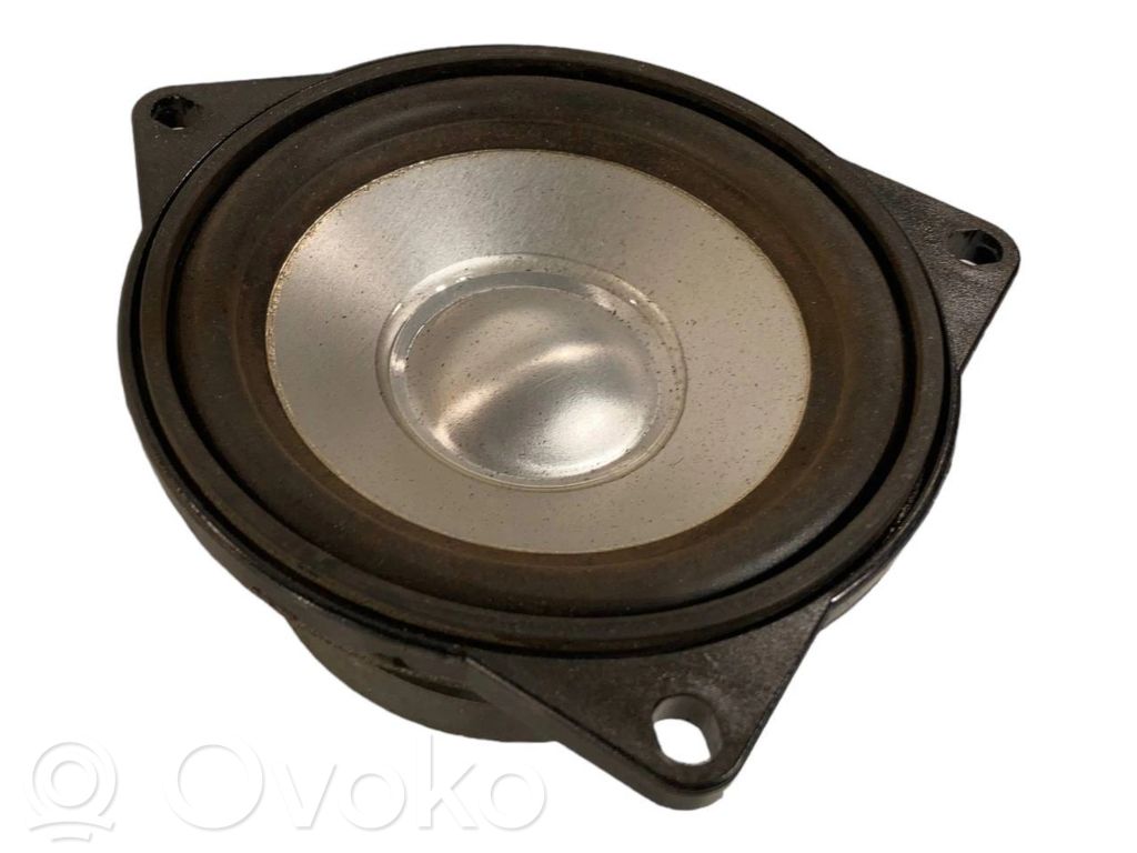 Skaļrunis (-i) priekšējās durvīs