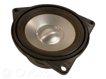 Skaļrunis (-i) priekšējās durvīs