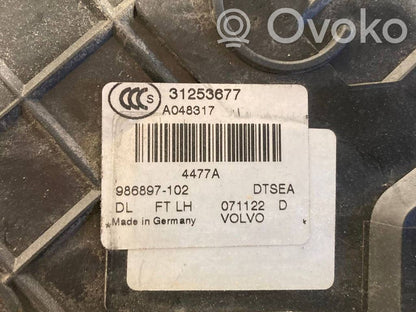 Priekšpusē slēdzene