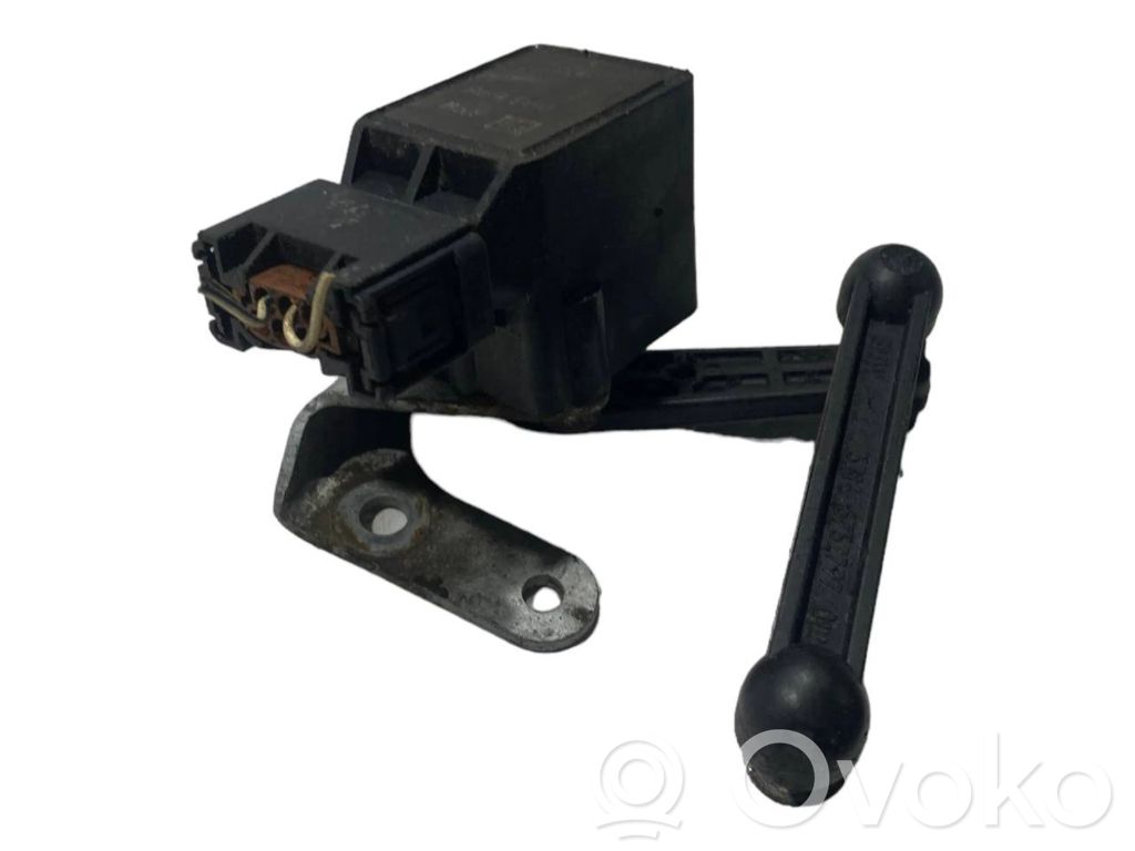 Augstuma sensors (priekšējo lukturu)