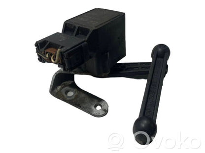 Augstuma sensors (priekšējo lukturu)