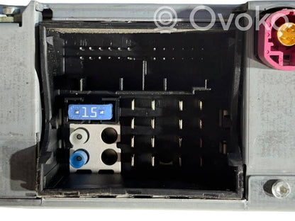 Radio / CD/DVD atskaņotājs / navigācija