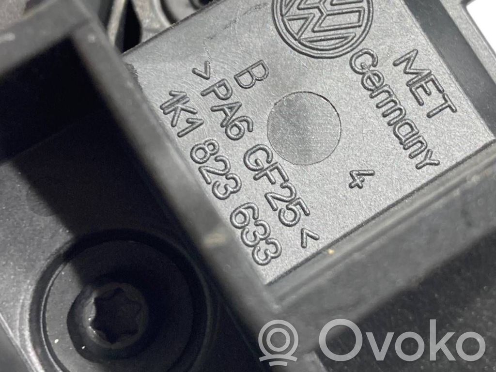 Dzinēja pārsega attaisīšanas rokturītis