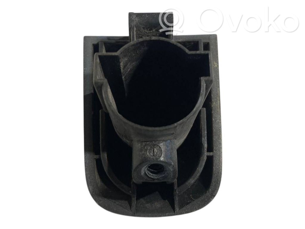 Aizmugurē durvju roktura vāciņš