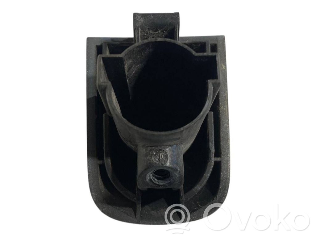 Aizmugurē durvju roktura vāciņš