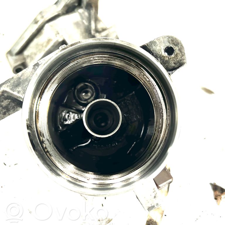 Eļļas filtra turētājs / dzesētājs