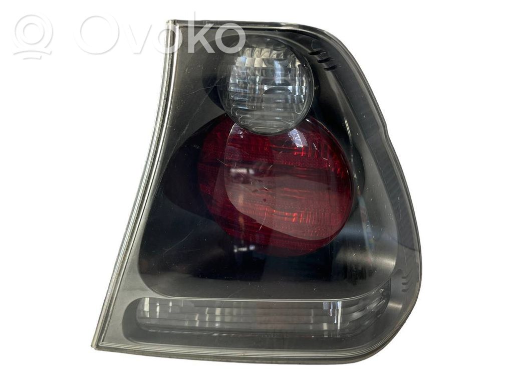 Задний фонарь в кузове