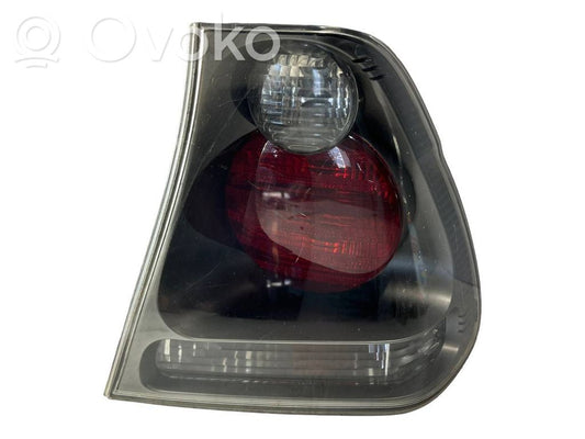 Задний фонарь в кузове