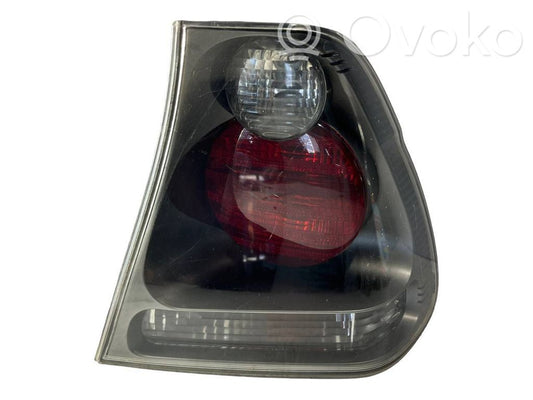 Aizmugurējais lukturis virsbūvē