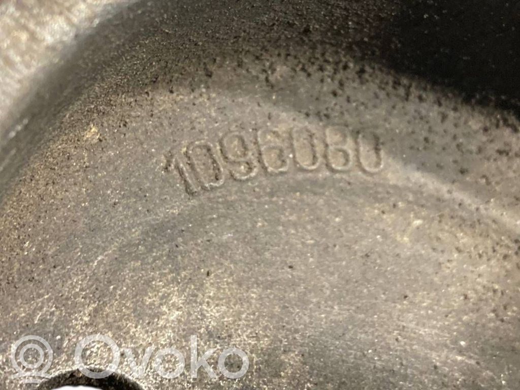 Dzinēja nostiprināšanas stiprinājums-kronšteins