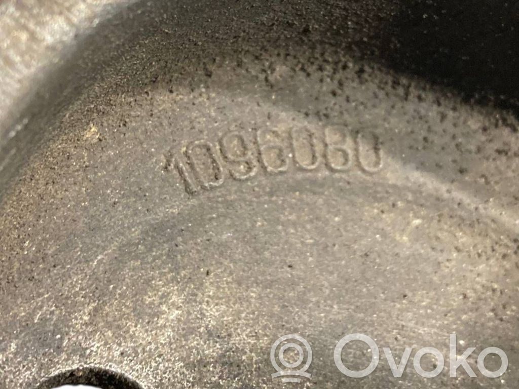 Dzinēja nostiprināšanas stiprinājums-kronšteins