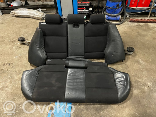 Aizmugurējais sēdeklis