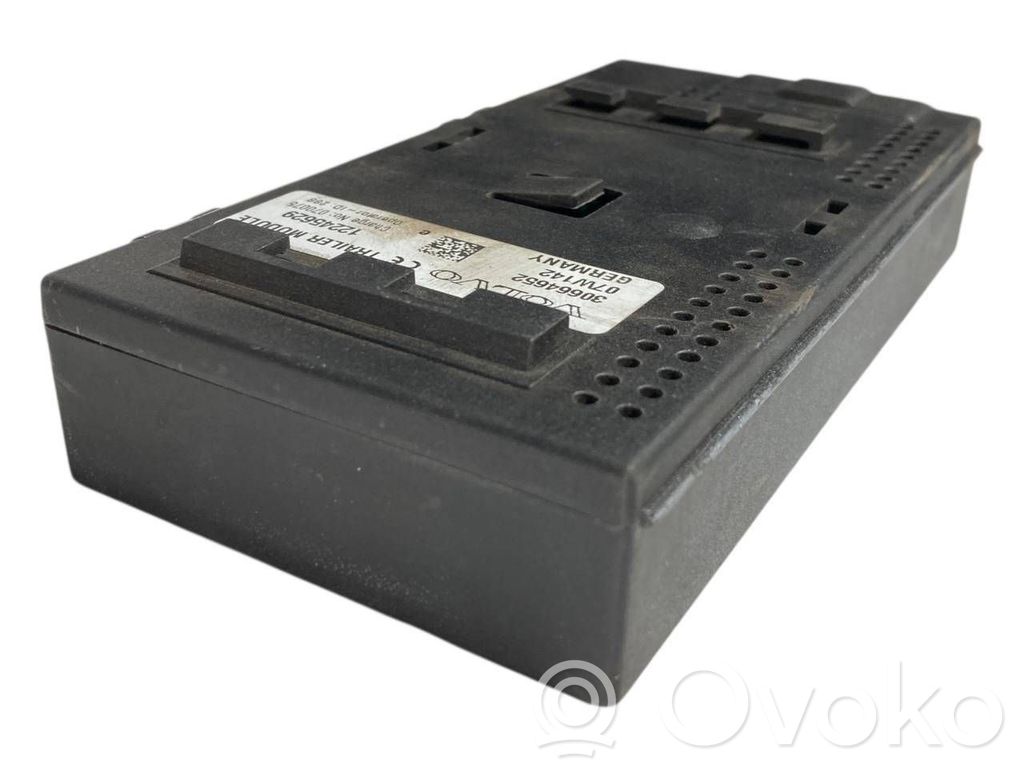 Piekabes āķa vadības bloks