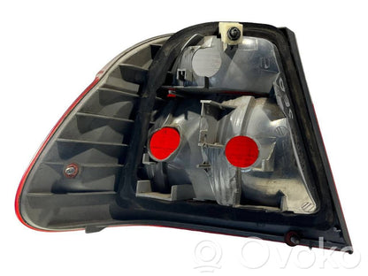 Aizmugurējais lukturis virsbūvē