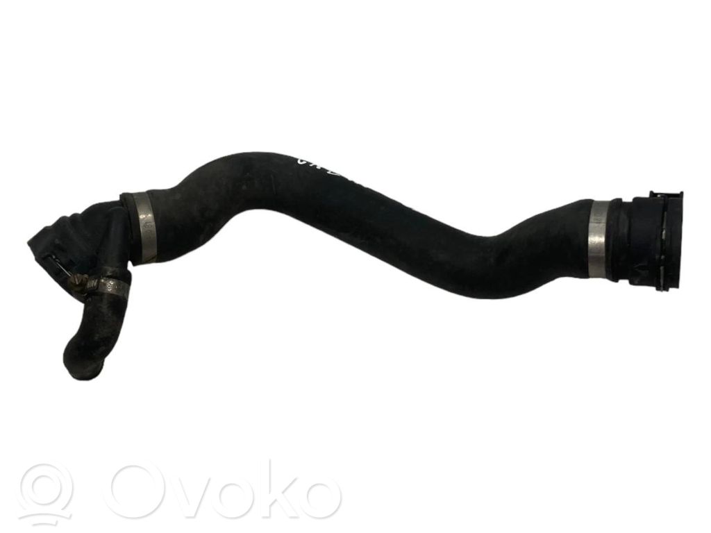 Caurulīte (-es) / šļūtene (-es)