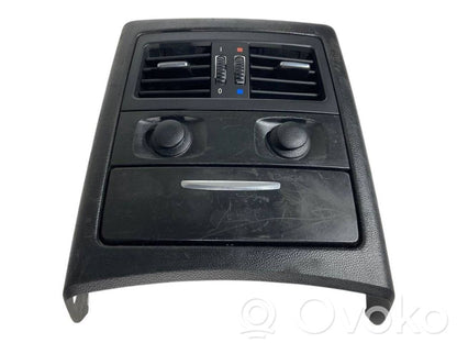 Aizmugurējā gaisa - ventilācijas reste