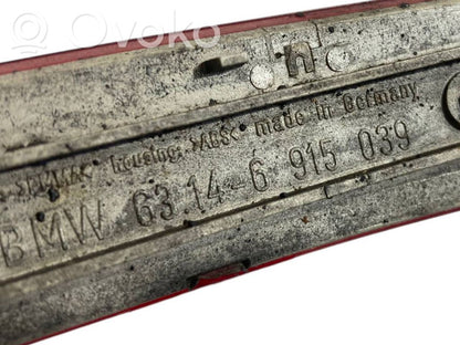 Aizmugurē atstarotājs