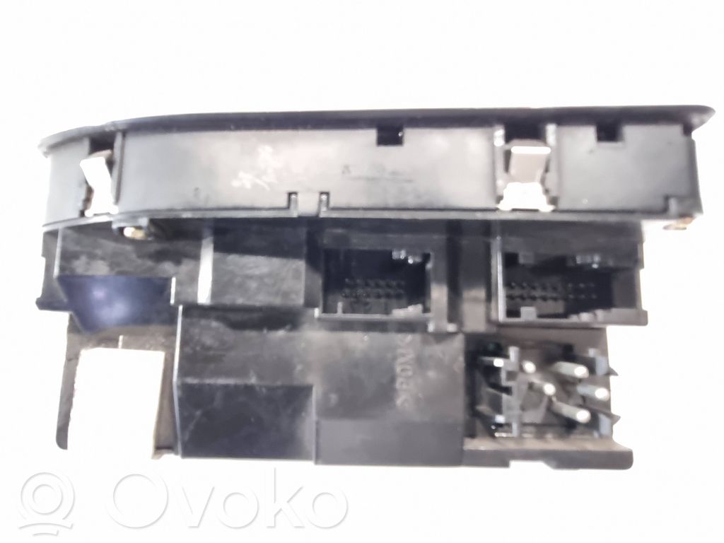 Window lift control switch(es)